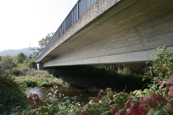 Seitenansicht: Straßenbrücke in PREFLEX-Bauweise